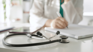 Loi de finances 2026 : quels impacts pour les médecins et dentistes libéraux (SELARL, SELAS, holdings SPFPL et SMHF)